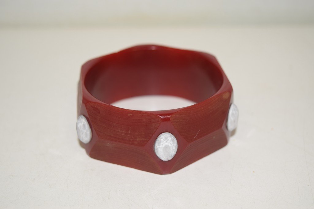 BAKELITE HEXAGON SHAPED BRACELET-WHITE DOTS (1 of 3)