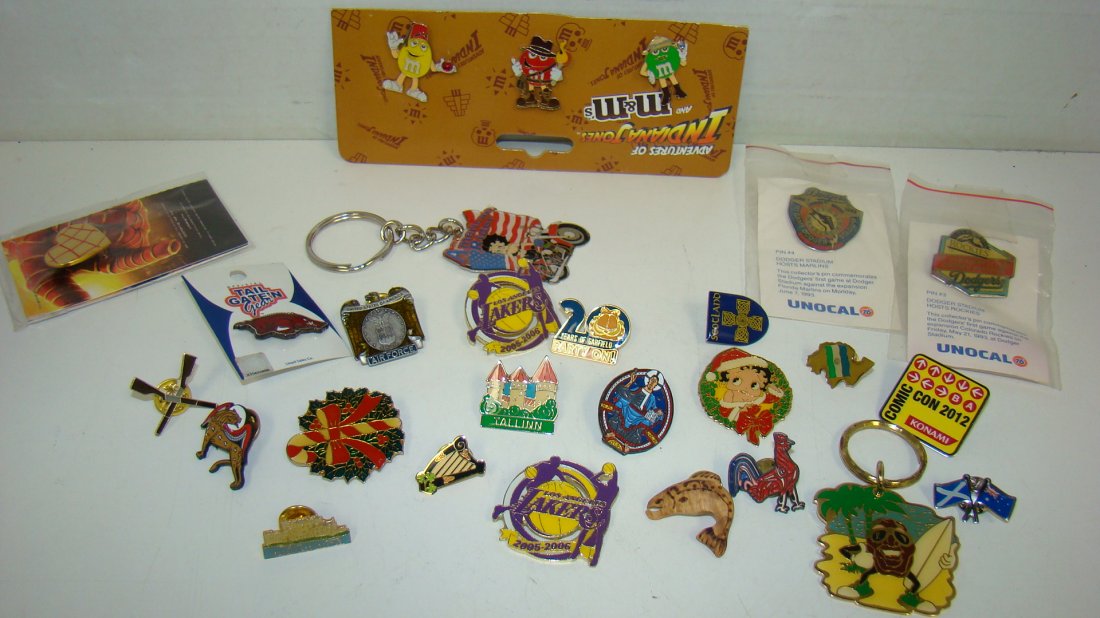 VARIOUS COSTUME PINS & KEYCHAINS-SOME NEW (1 of 5)