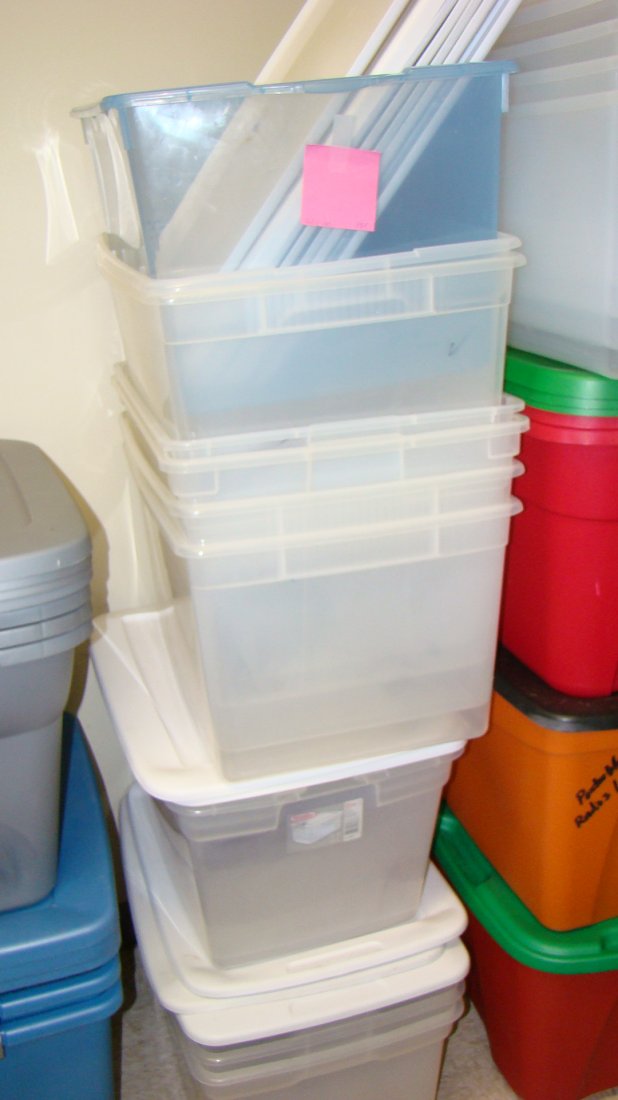 10 VARIOUS PLASTIC STORAGE BOXES (1 of 1)