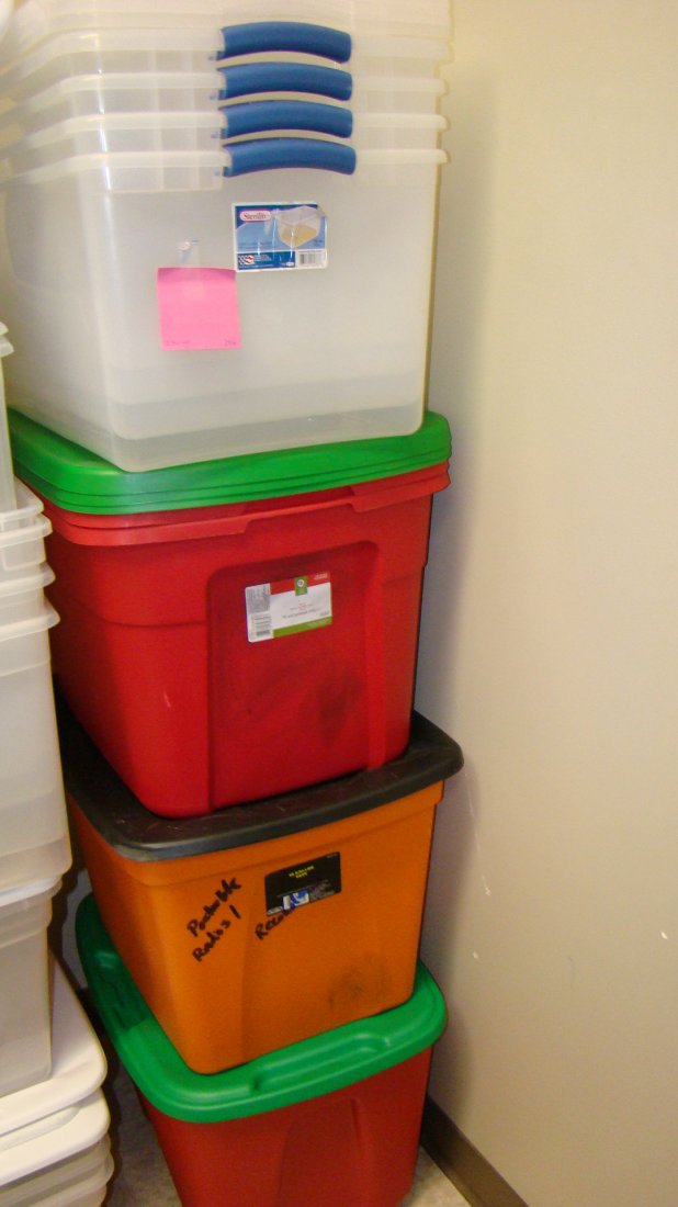 8 CLEAR & COLOR PLASTIC STORAGE BOXES (1 of 1)