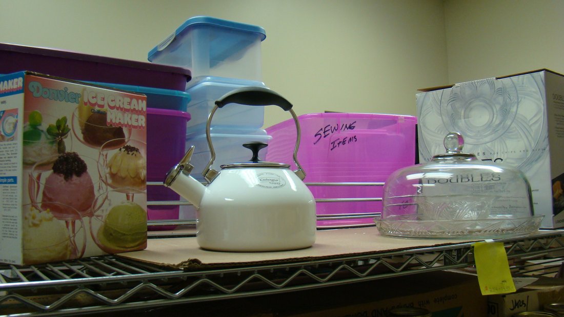 SHELF-COVERED GLASS CAKE STAND-TEPOT & MORE (1 of 3)