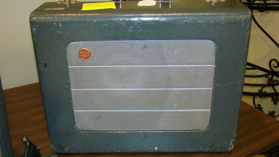 VTG RCA LOUDSPEAKER MI-1306: VINTAGE RCA LOUD SPEAKER - 16mm - MI-1306 - BUYER RESPONSIBLE FOR MAKING SHIPPING ARRANGEMENTS