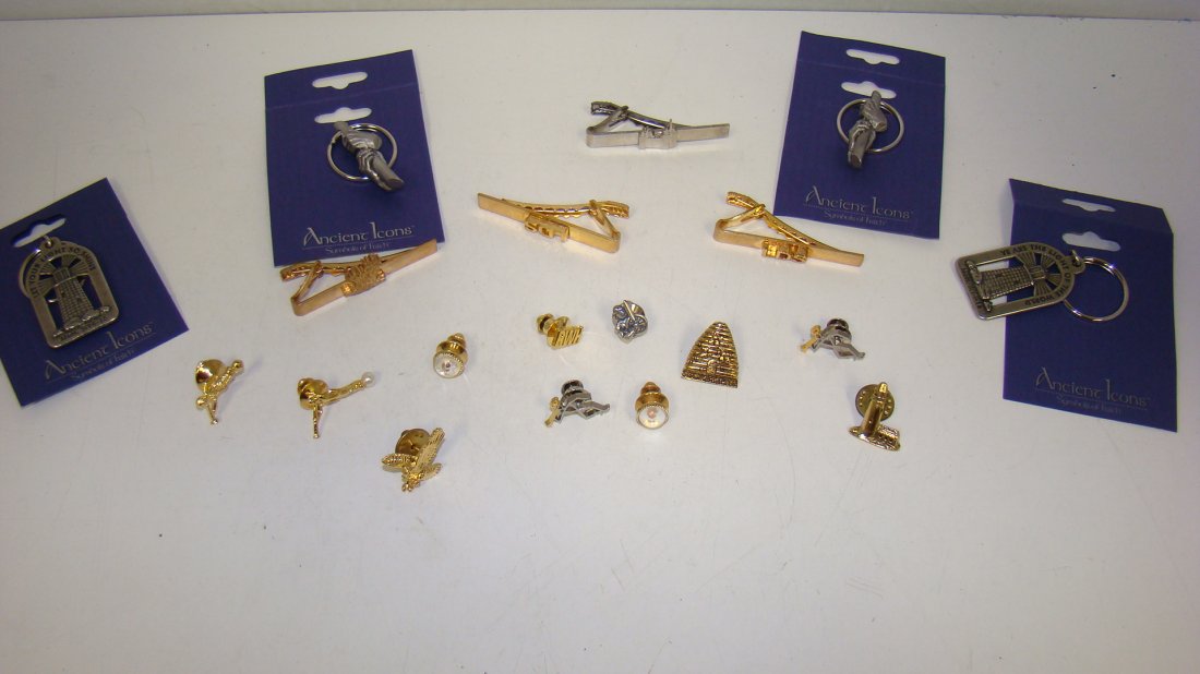 VARIOUS MEN'S JEWELRY & KEYCHAINS: 4 MEN'S TIE BARS - 11 TIE TACS AND 4 ANCIENT ICONS KEY CHAINS