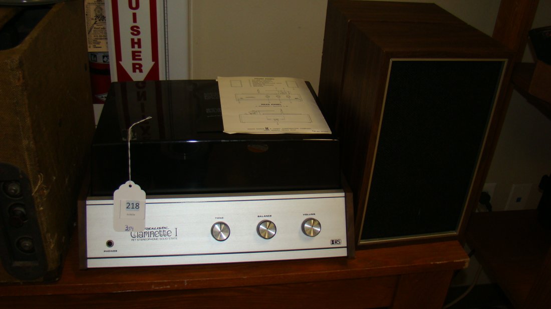 VTG REALISTIC CLARINETTE I STEREO & SPEAKERS: VINTAGE REALISTIC CLARINETTE I FET STEROPHONIC SOLI STATE TURN TABLE AND PAIR OF SPEAKERS - BUYER RESPONSIBLE FOR MAKING SHIPPING ARRANGEMENTS