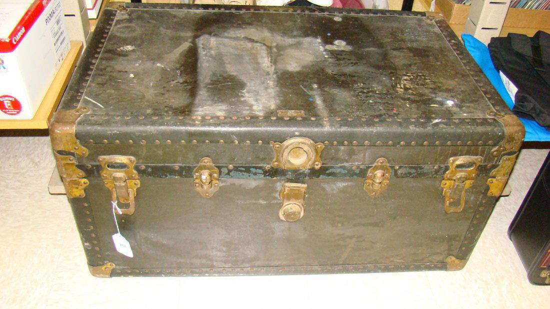 ANTIQUE ''NEVER BREAK'' TRUNK: ANTIQUE TRUNK - INSIDE TRAY - MADE BY THE NEVER BREAK TRUNK COMPANY - NEWARK NEW JERSEY - 18''x 22''x 36'' - METAL TRIM - SHOWS WEAR BUT OVERALL IN GOOD CONDITION - BUYER RESPONSIBLE FOR MAKING SHIPPI