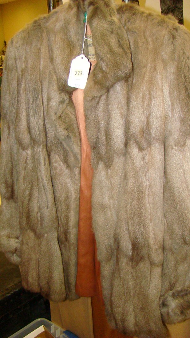 VTG ''GERHARDT'' FUR COAT: VINTAGE LADIES FUR COAT FROM GERHARDTS OF KANSAS CITY - GOOD CONDITION