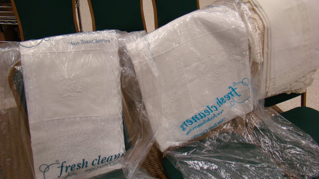 7 VTG TABLECLOTHES (1 of 10)