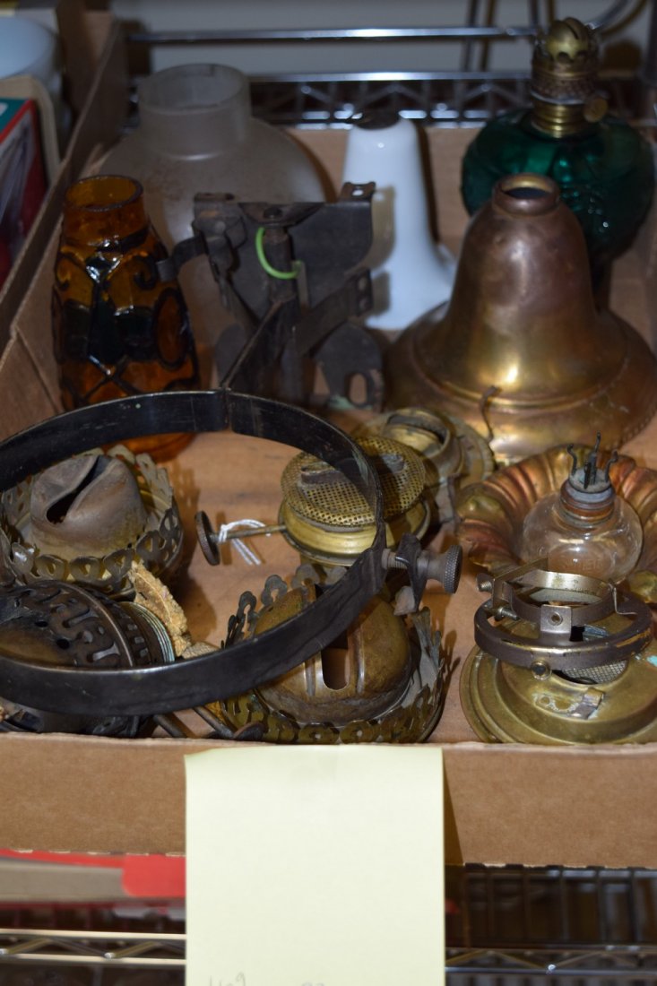 BOX VINTAGE LAMP PARTS (1 of 4)