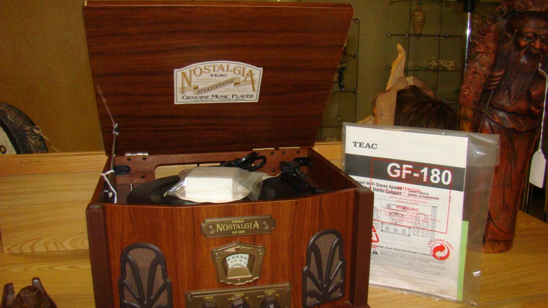 TEAC NOSTALGIA GF-180 TURN TABLE (1 of 5)