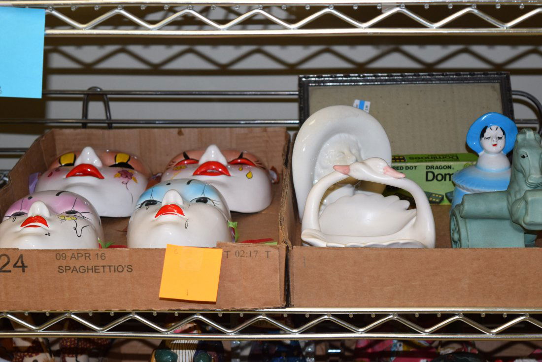 2 BOXES VARIOUS CERAMIC KNICK-KNACKS (1 of 3)