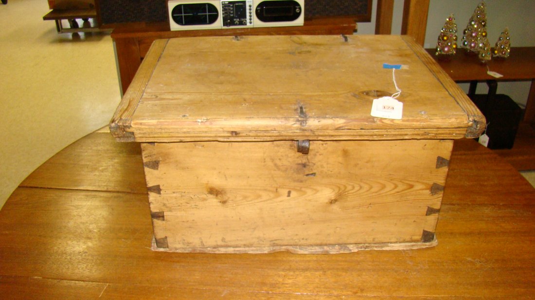 ANTIQUE PINE WOOD BOX (1 of 7)