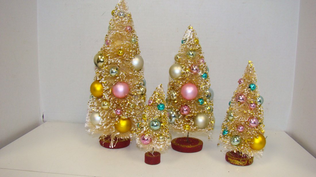 4 DECORATED DESIGNER CHRISTMAS TREES (1 of 5)