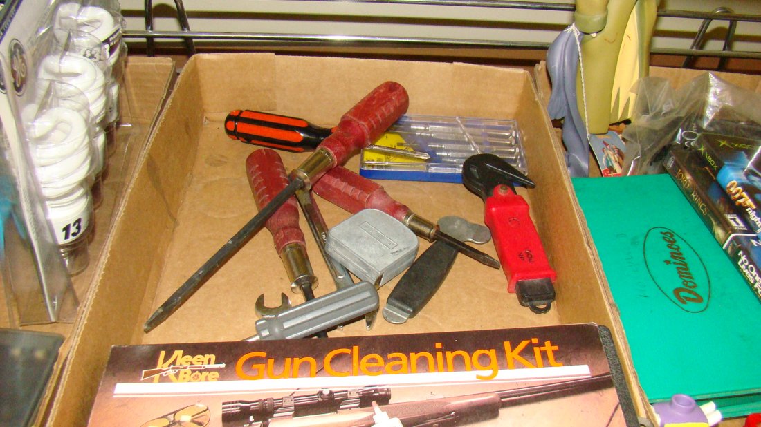 KLEEN BORE GUN CLEANING KIT & HAND TOOLS: BOX LOT - KLEEN BORE GUN CLEANING KIT AND VARIOUS HAND TOOLS - SCREWDRIVERS AND MORE - APPEARS TO BE NEW