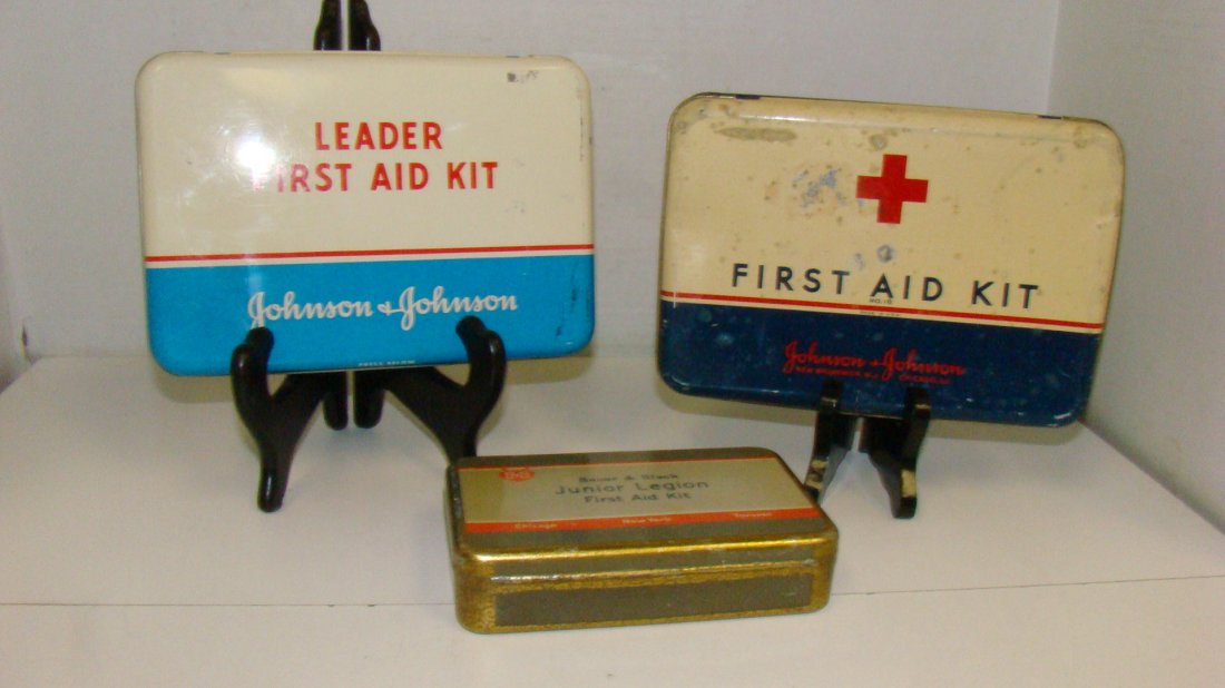 3 VINTAGE FIRST AID TINSW: VINTAGE JOHNSON & JOHNSON FIRST AID KIT - 7''x 5'' - JOHNSON & JOHNSON LEADER FIRST AID KIT AND A SMALL BAUER & BLACK JUNIOR LEGION FIRST AID KIT TIN