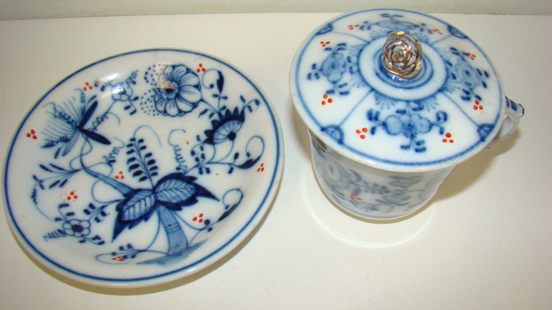 VINTAGE FLOW BLUE COVERED SUGAR & SAUCER: 5.5'' VINTAGE FLOW BLUE COVERED SUGAR - NO HANDLES - NO MARKS - 2 STRESS CRACKS AND A MATCHING 7'' SAUCER