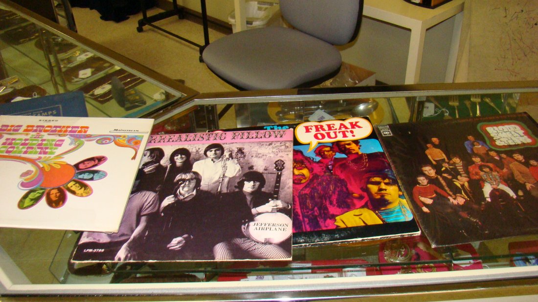 4 VINTAGE ROCK ALBUMS: 4 VINTAGE ROCK ALBUMS - BLOOD, SWEAT, AND TEARS - CHILD IS FATHER TO THE MAN - STEREO CS9619, BIG BROTHER THE HOLDING COMPANY - STEREO S-6099, MAIN STREAM RECORDS - JEFFERSON AIRPLANE- SURREALISTIC PI