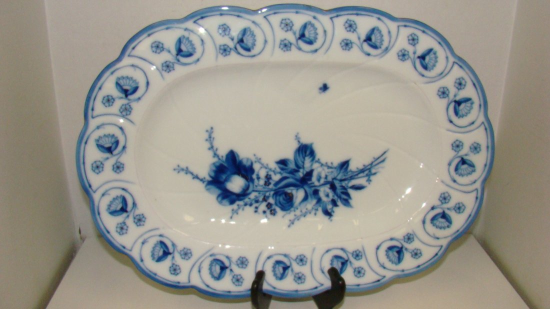 VINTAGE 17'' F&M BLUE & WHITE PLATTER: VINTAGE 17'' F&M BLUE AND WHITE PORCELAIN PLATTER - SPRAY OF ROSES PATTERN - INSIDE GOLD COLOR TRIM IS FADED - GOOD CONDITION