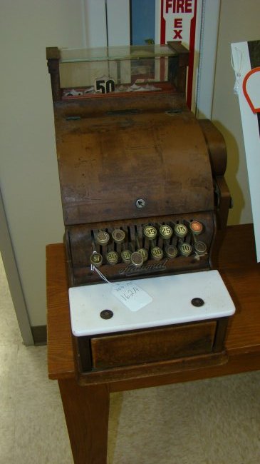 1920'S-30'S NATIONAL CASH REGISTER: 1920'S TO 1930'S NATIONAL CASH REGISTER - UPPER METAL CASE - OAK DRAWER AND BASE - 84620007-V - PLASTIC SIDE WINDOW IS BROKEN OUT - SHOWS AGE - SOME RUST - OAK DRAWER - NICE PIECE - APPROX 17''x 16''x