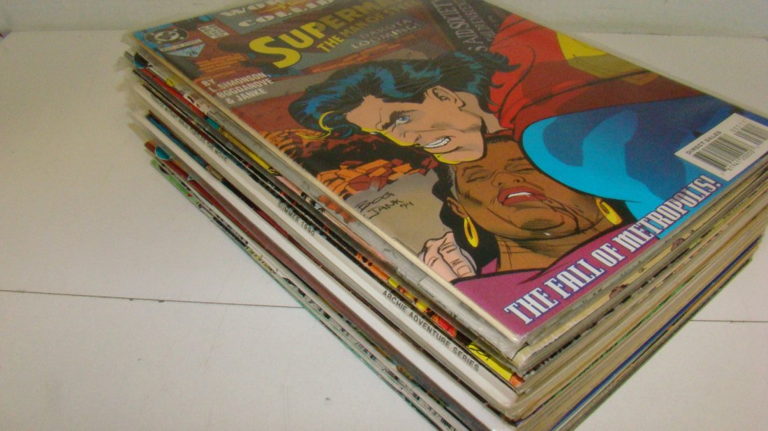 30 VARIOUS COMIC BOOKS-SUPERMAN-THOR-ETC: 20 VARIOUS SUPERMAN - 1990'S - DC SUPERMAN IN ACTION COMICS - FUNERAL FOR A FRIEND - THE ADVENTURE OF SUPERMAN - REIGN OF THE SUPERMEN - WORLDS COLLIDE - SUPERMAN THE MAN OF STEEL - DEAD AGAIN PLUS 10
