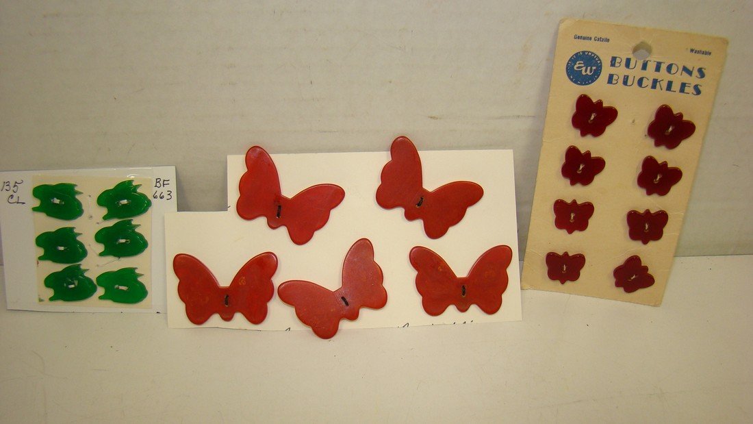 VTG RED BAKELITE, CATALIN A& PLASTIC BUTTONS (1 of 5)