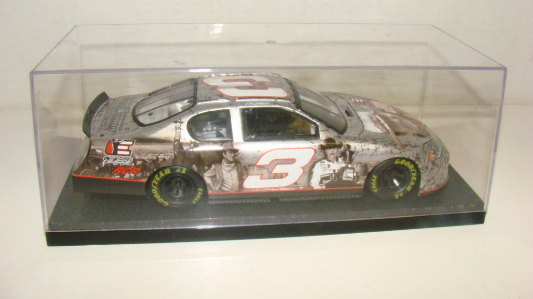 1:24 SCALE #3 JOHN WAYNE RACING CAR (1 of 4)