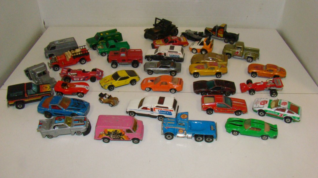 APPROX 30 USED DIE-CAST TOY CARS (1 of 10)