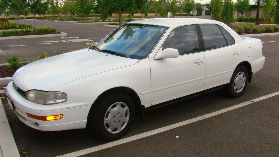 1994 TOYOTA CAMRY LE - (1 of 10)