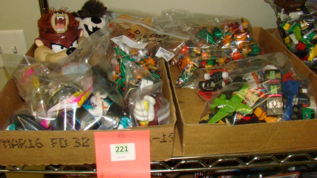 VARIOUS DIE-CAST & OTHER COLLECTIBLES (1 of 3)