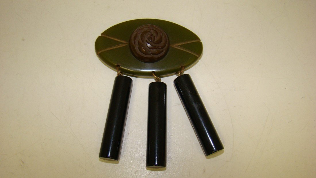 VTG CARVED BAKELITE DANGLING BROOCH (1 of 3)