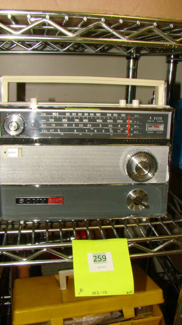 VTG SONY TFM-1000W RADIO (1 of 4)