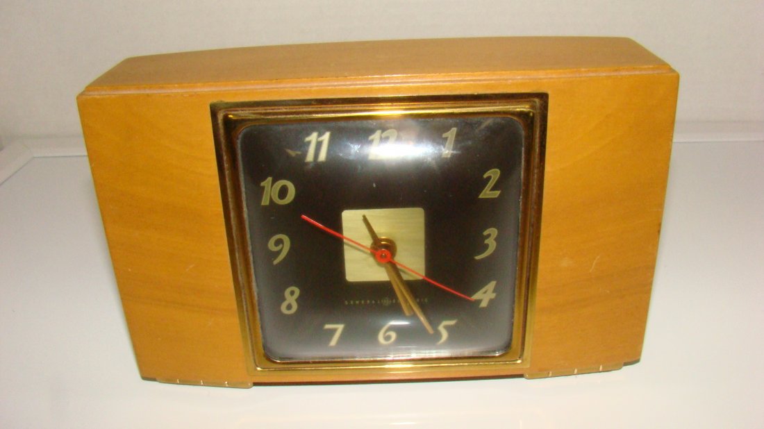 VINTAGE G.E. CLOCK MODEL 3H176 (1 of 6)