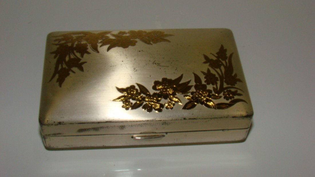 VINTAGE ELGIN AMERICAN COMPACT PURSE (1 of 5)