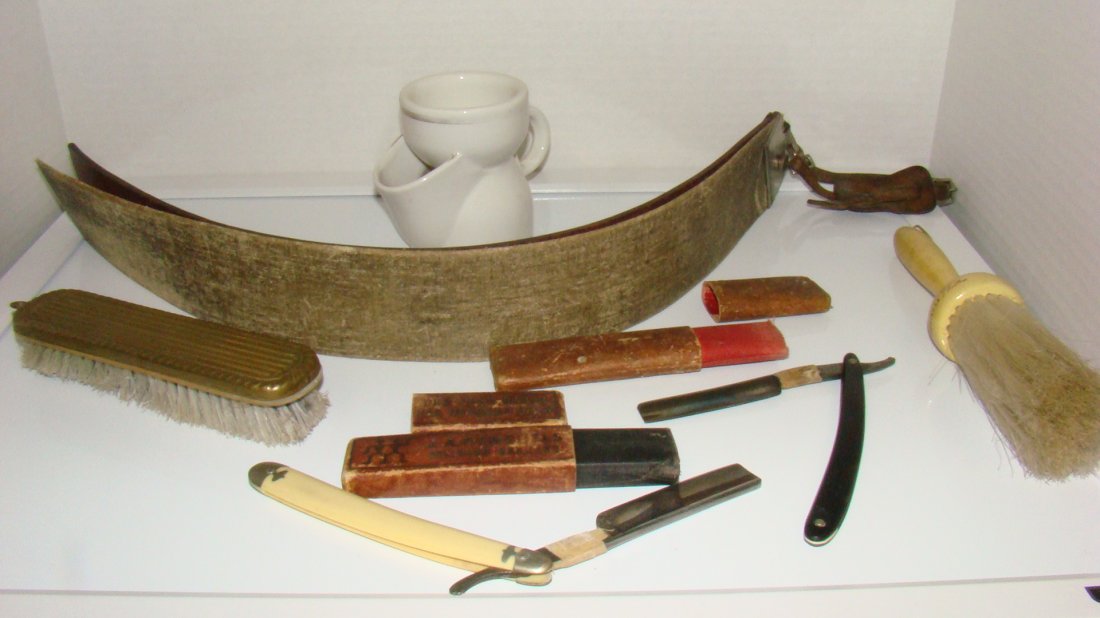 6 VARIOUS VINTAGE SHAVING COLLECTIBLES (1 of 10)