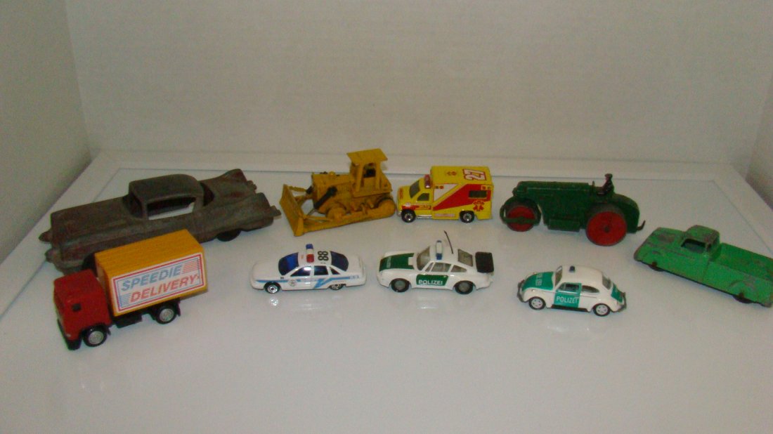9 VARIOUS VINTAGE TO NEWER TOY CARS (1 of 10)