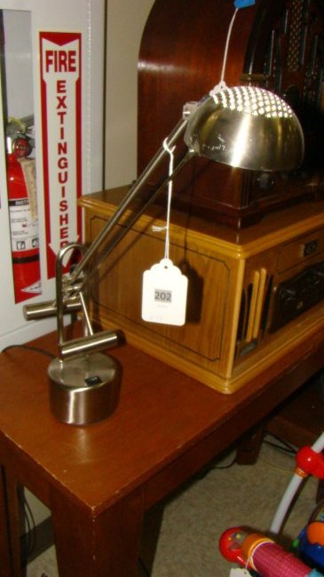 MODERN CHROME ADJUSTIBLE LAMP (1 of 2)