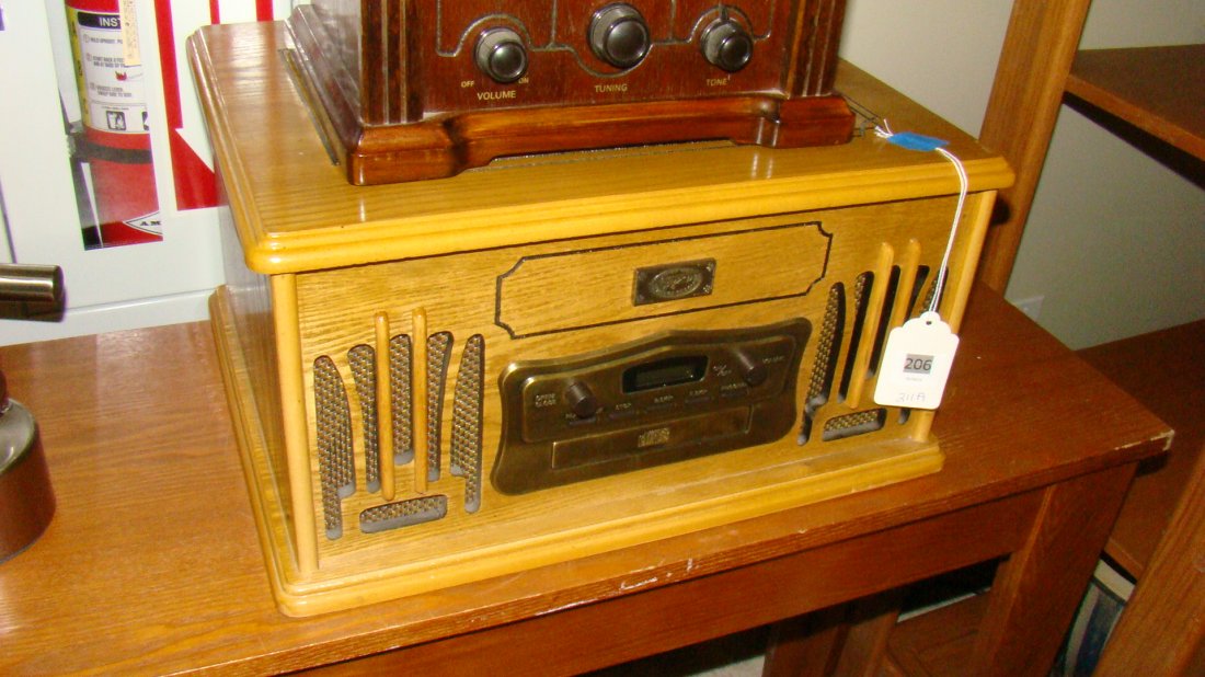 RETRO SPIRIT OF ST LOUIS RADIO/CASSETTE & PHONO (1 of 2)
