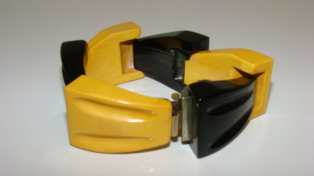 RARE BANANA & BLACK BAKELITE LINK BRACELET (1 of 4)