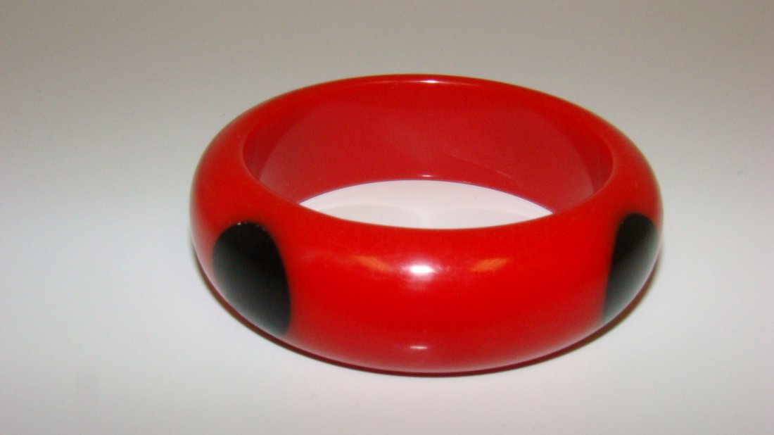 CHUNKY RED BAKELITE BRACELET W/ 4 BLACK DOTS (1 of 4)
