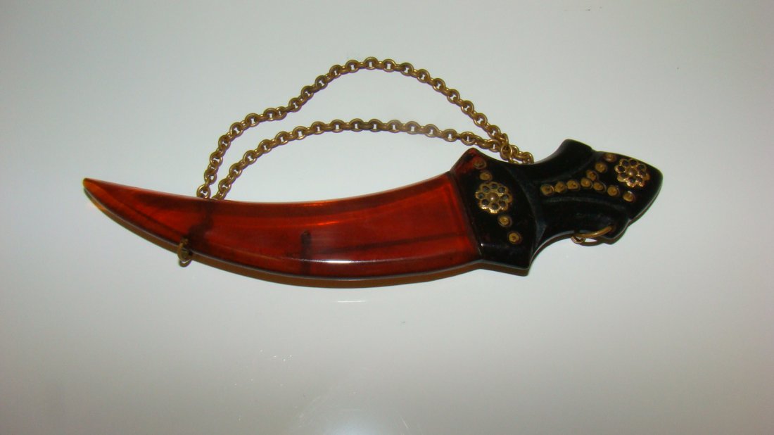 VINTAGE BAKELITE SABRE BROOCH (1 of 4)