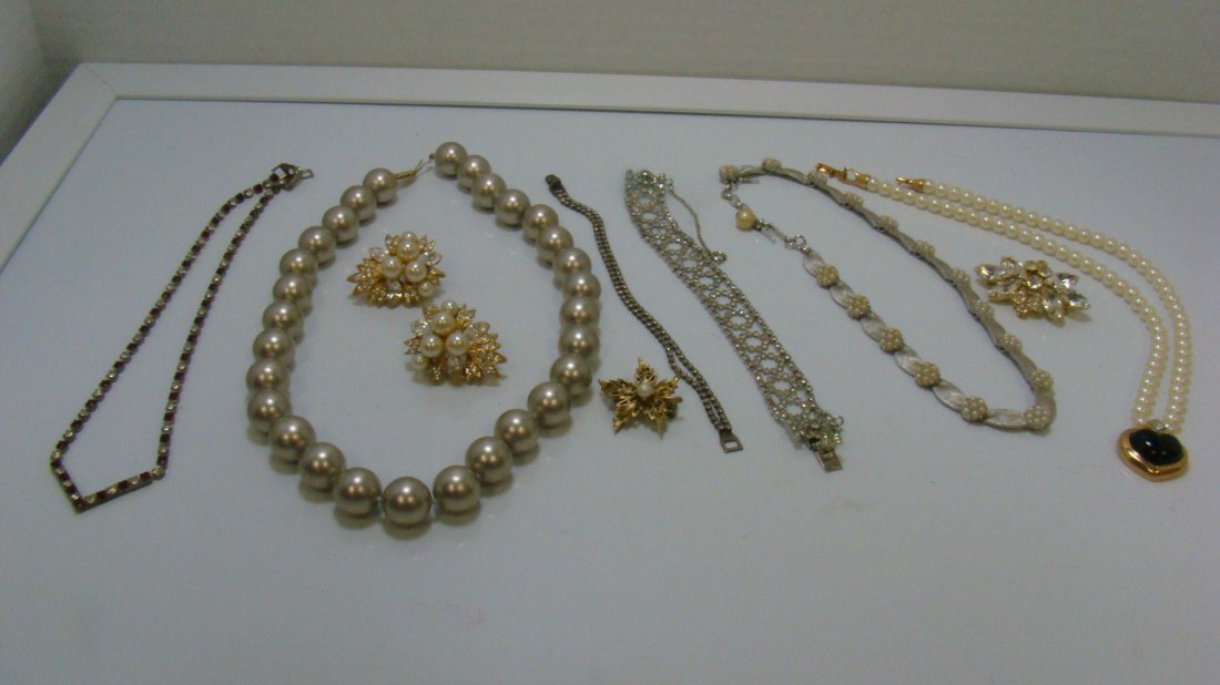 VARIOUS COSTUME JEWELRY-1 MARKED TRIFARI (1 of 10)