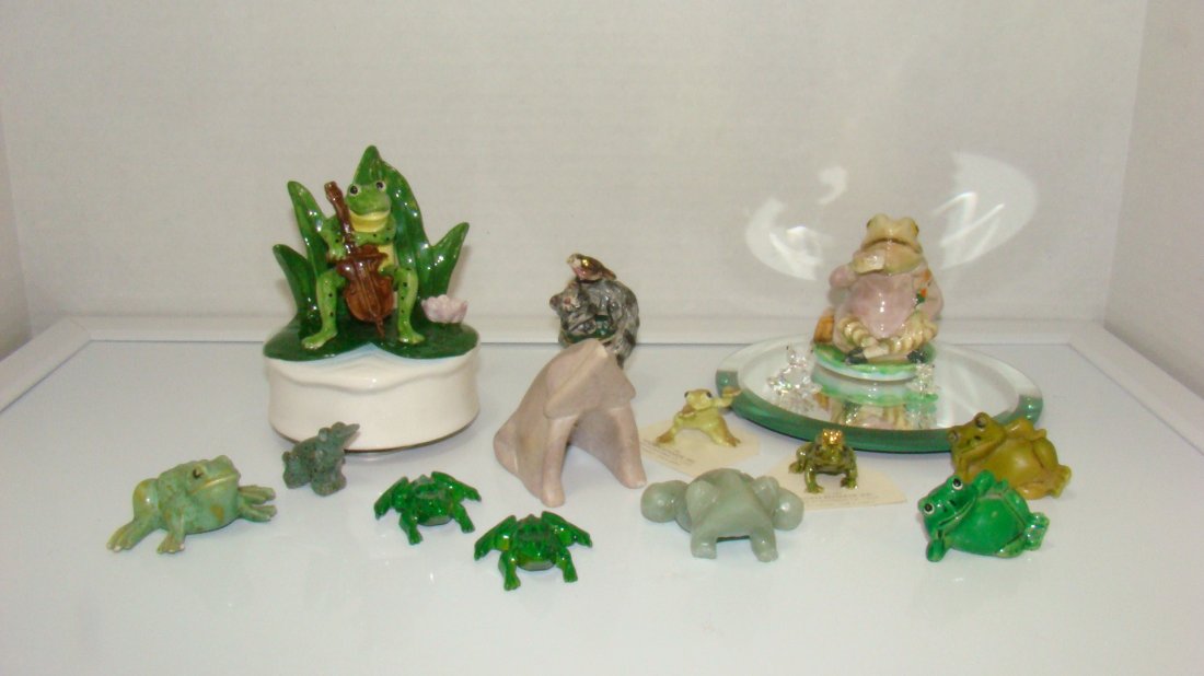 15 VARIOUS COLLECTOR FROGS (1 of 8)