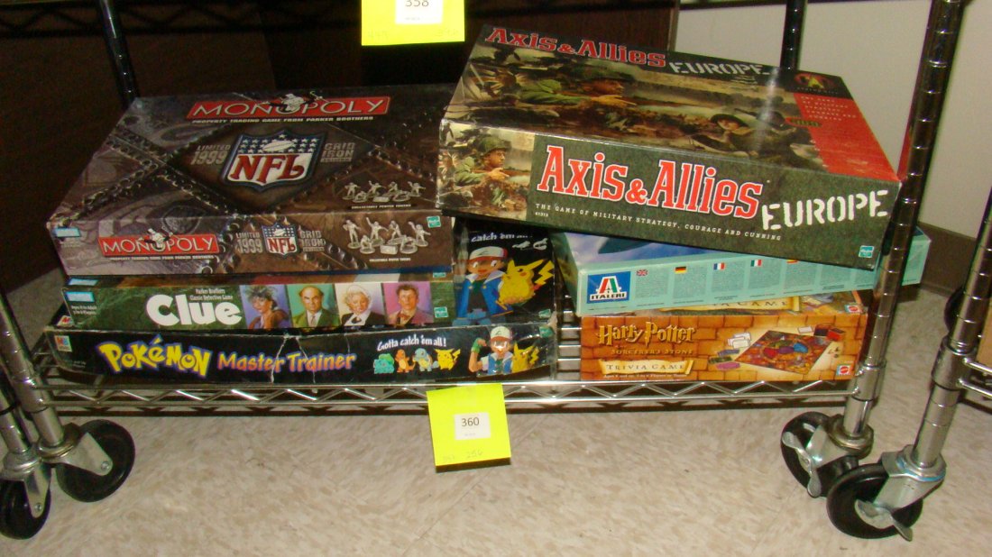 SHELF-VARIOUS BOARD GAMES & MODEL KIT (1 of 4)