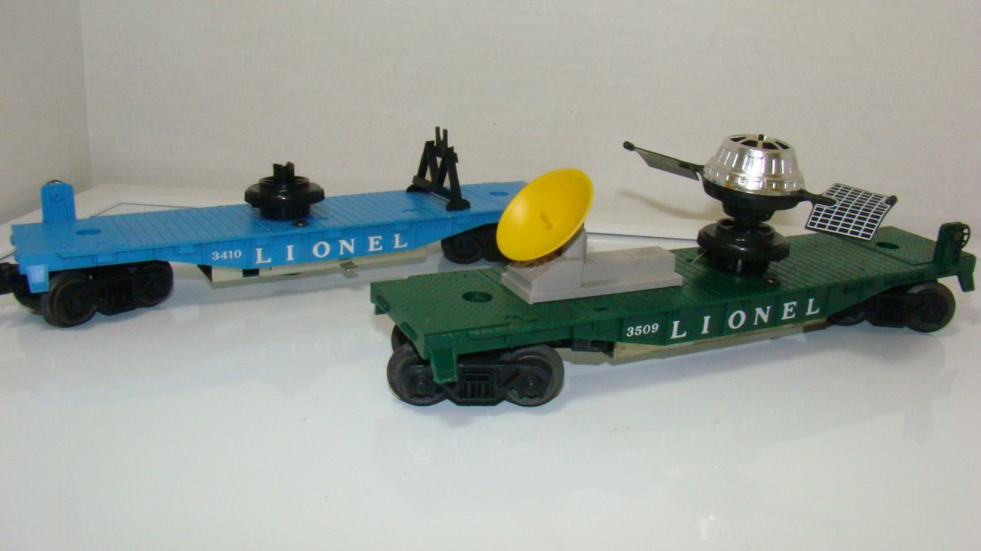 LIONEL 3410 HELICOPTER CAR & 3509 SATELLITE CAR (1 of 6)