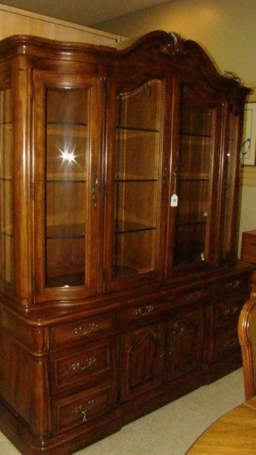 BEAUTIFUL THOMASVILLE 2 PC CHINA HUTCH (1 of 4)