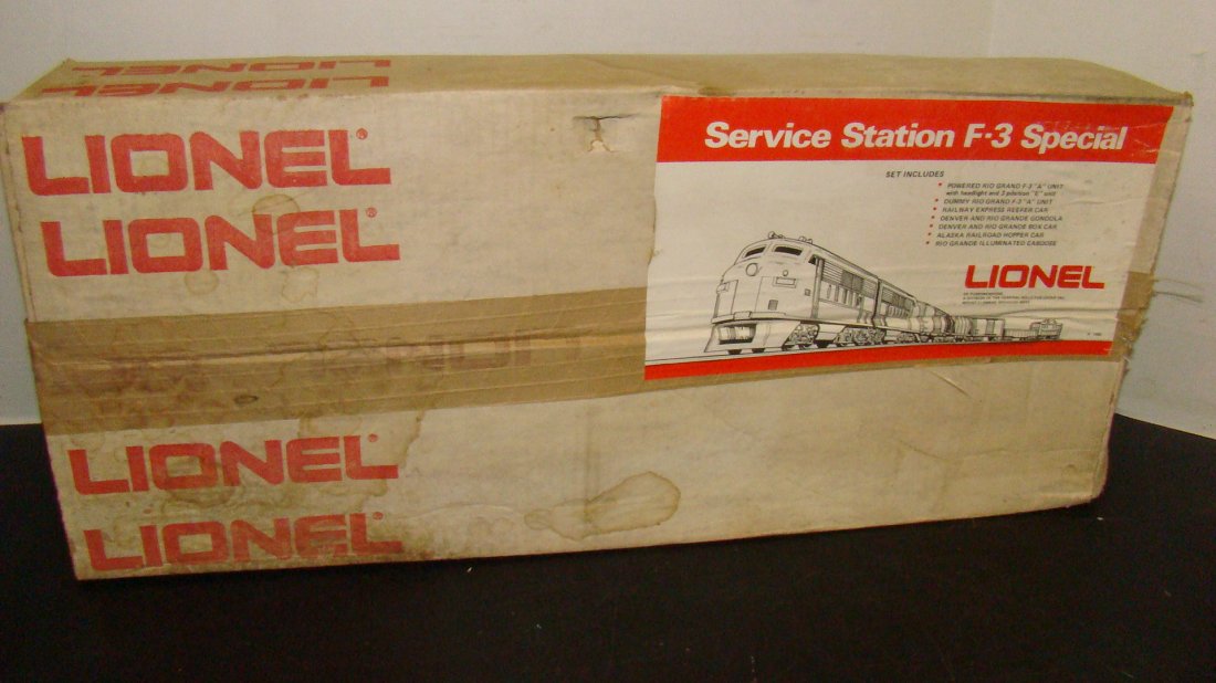 NEVER OPENED-LIONEL SERVICE STATION F-3 SPECIAL (1 of 6)