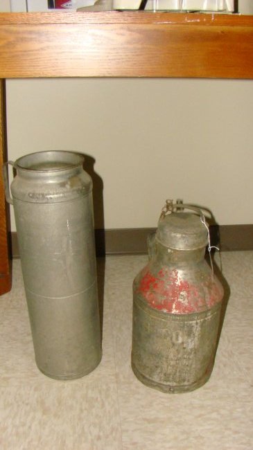 2 VINTAGE METAL MILK CANS (1 of 6)
