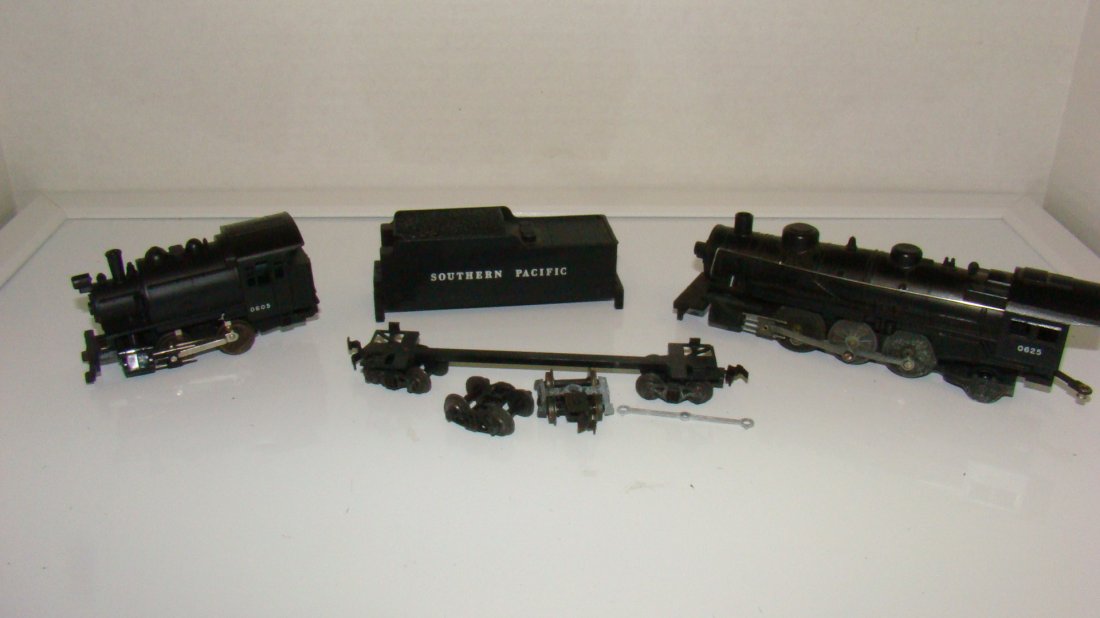 LIONEL #0605 & #0625 LOCOMOTIVES-AS IS-PCS & PARTS: VINTAGE LIONEL NO. 0605 AND NO. 0625 STEAM LOCOMOTIVES - BOTH AS-IS AND A LIONEL TENDER CAR - THIS IS A PIECES AND PARTS LOT - MAY HAVE PIECES MISSING - UNTESTED - FROM THE COLLECTION OF A 97 YEAR OLD