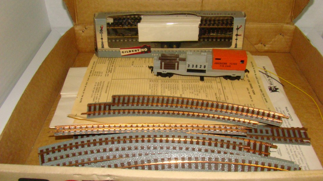 AMERICAN FLYER 30705 BOX ONLY & MORE: VINTAGE AMERICAN FLYER #30705 BOX ONLY WITH CONTENTS - AMERICAN FLYER # 33820 TIE CAR - HO CURVED TRACK AND A BOX OF #34631 SIGNAL OPERATING TRACK - ALL UNTESTED - FROM THE COLLECTION OF A 97 YEAR OLD