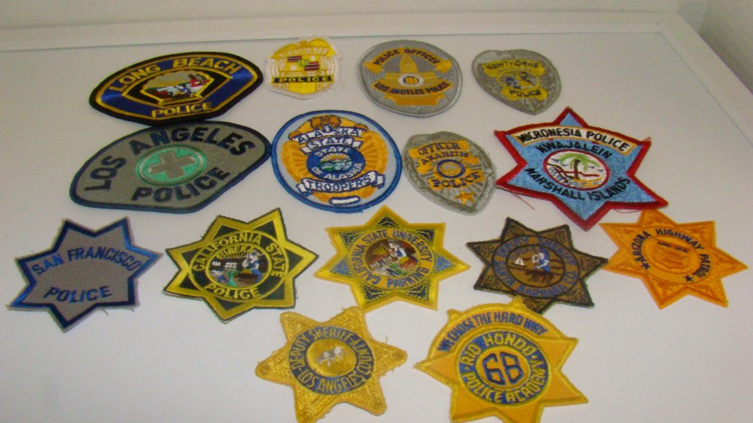 15 VARIOUS LAW ENFORCEMENT PATCHES: 15 VARIOUS US LAW ENFORCEMENT SHOULDER PATCHES - LONG BEACH POLICE - LOS ANGELES POLICE - SAN FRANCISCO POLICE STAR PATCH - CALIFORNIA STATE POLICE STAR PATCH - CALIFORNIA STATE UNIVERSITY PARKING STA