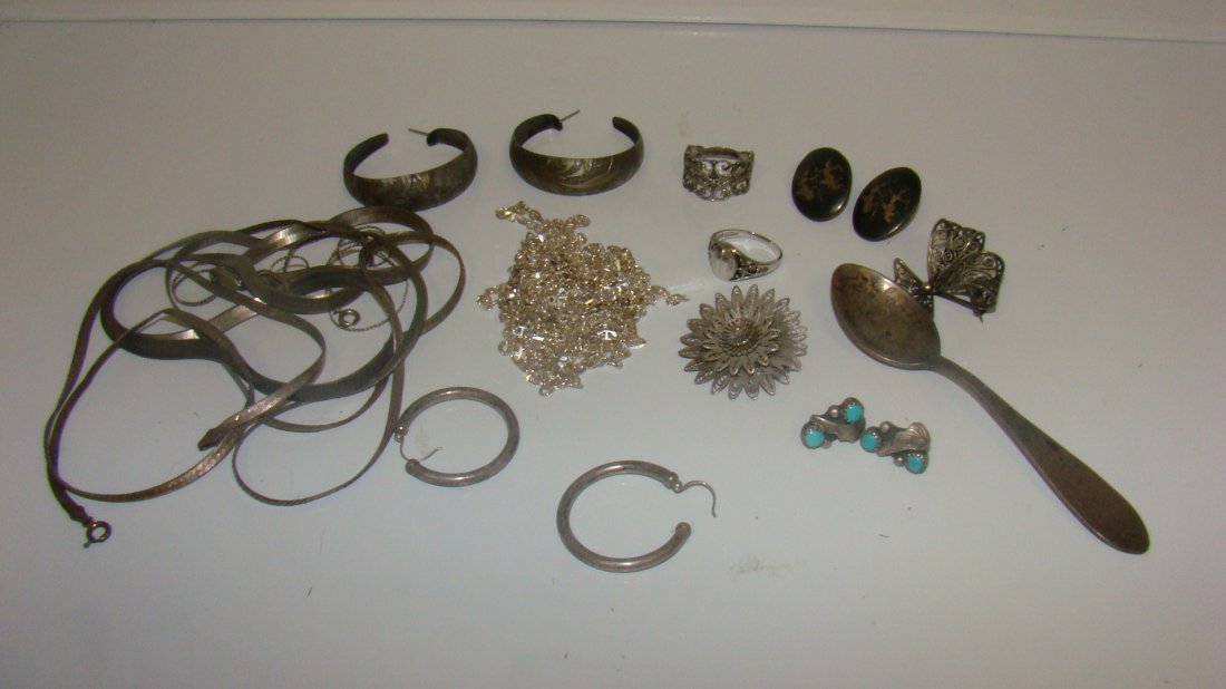 VARIOUS PIECES OF SCRAP SILVER (1 of 5)